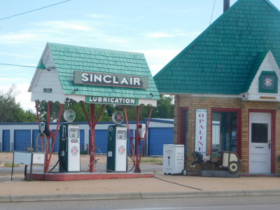 Recreation of a Sinclair Gas Station-pumps