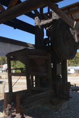 Mill for crushing ore