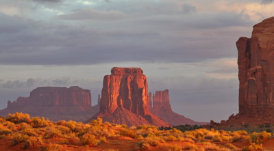 PageAZ2016_16 Monument Valley buttes.JPG