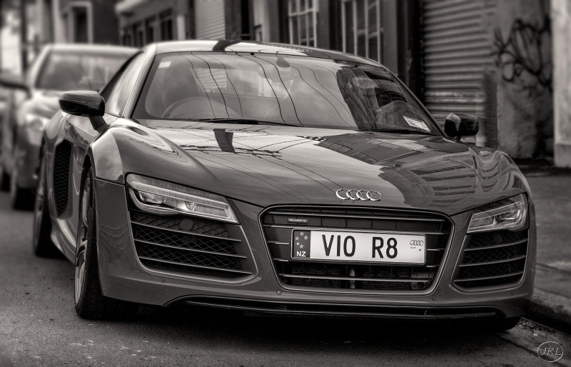 2011 AUDI R8.