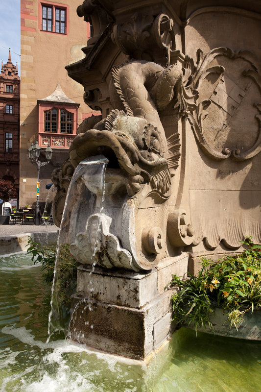 Rathaus Square: Fountain