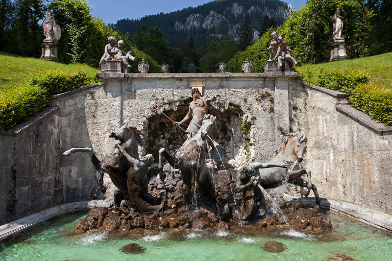 Western Parterre: Neptun Fountain