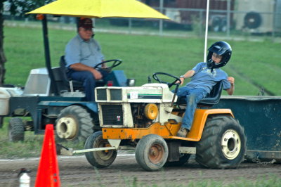 22 tractor pulling 8-6-08 85.jpg