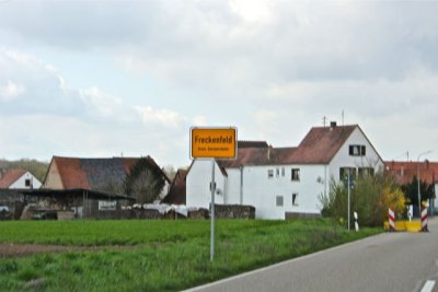 Approaching Freckenfeld, which is about 2 km west of Minfeld