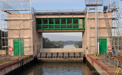 Navigating Thru a Lock on a European Waterway