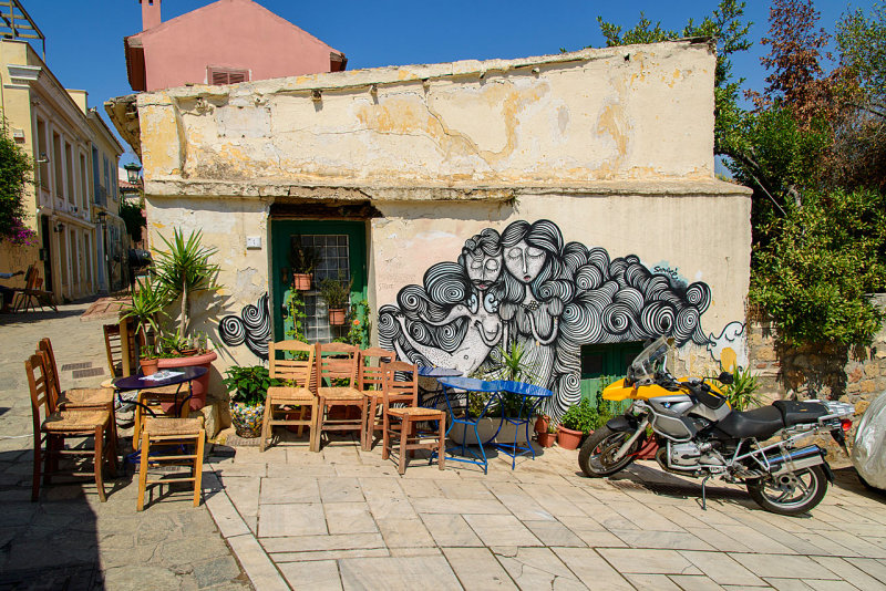 Les petites cyclades au pied de lAcropole
