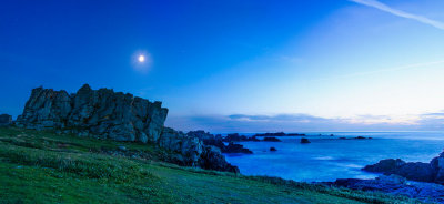 La lune au dessus de la pointe du Creac'h