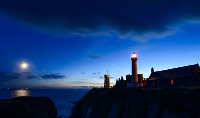 Coucher de lune  la Pointe Saint Mathieu