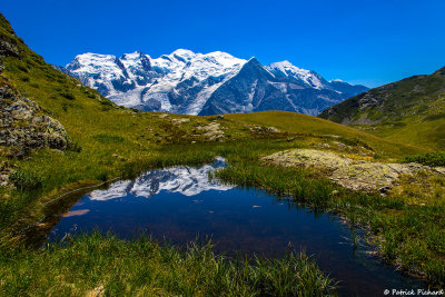 Reflet du massif du Mont-Blanc au Brvent