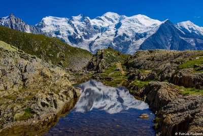 Reflet du massif du Mont-Blanc au Brvent