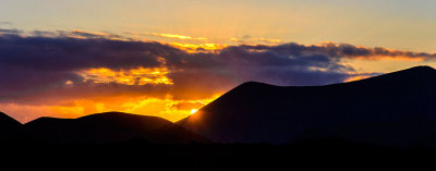 lever de soleil sur les volcans