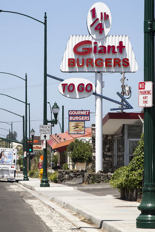 5/14/2013  1/4 lb Giant Burgers