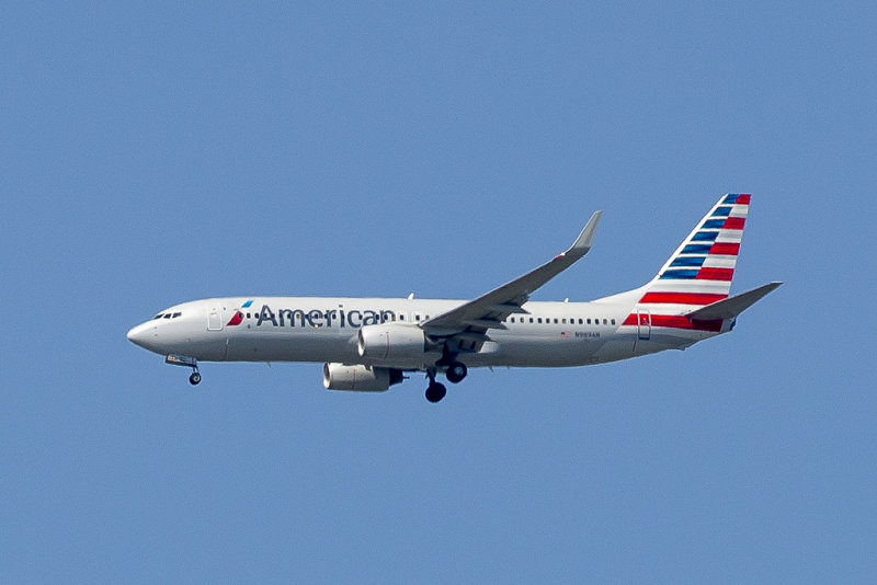 5/17/2013  American Airlines Boeing 737-823 N989AN