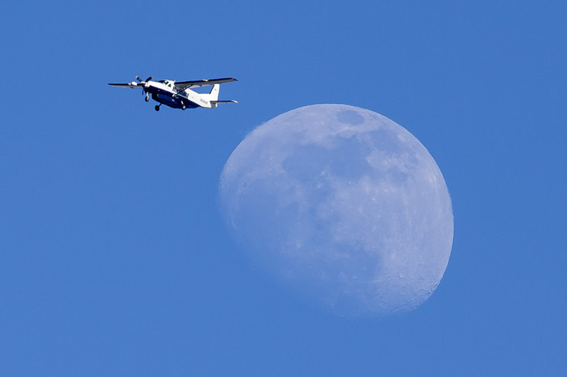 6/19/2013  Martinaire Aviation LLC Cessna 208B Super Cargomaster N9469B and the Moon