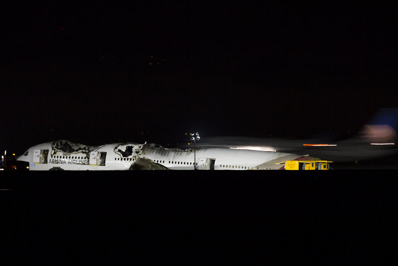 7/8/2013  Asiana Boeing 777-28E/ER HL7742 at night