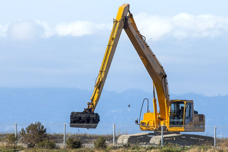 8/7/2013  Hyundai Robex 290LC Track Excavator digging