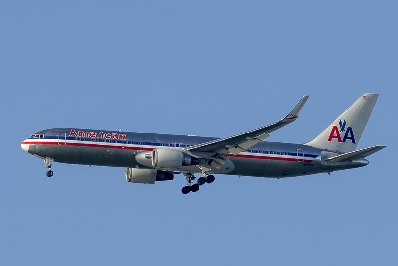American Airlines Boeing 767-323/ER N352AA