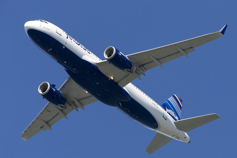 jetBlue Airways Blue Yorker Airbus A320-232 with Sharklets N821JB