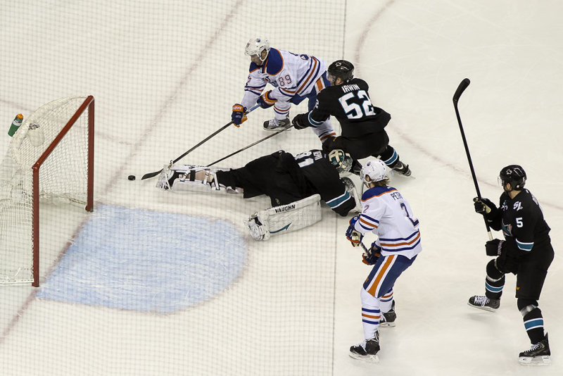Sam Gagner trying to score past an outstretched Antti Niemi