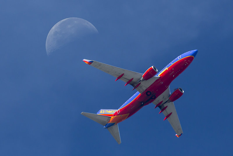7/19/2014  Southwest Airlines Boeing 737 and the Moon