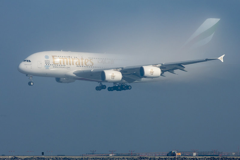1/12/2015  Emirates Airbus A380-861 A6-EEM landing in fog