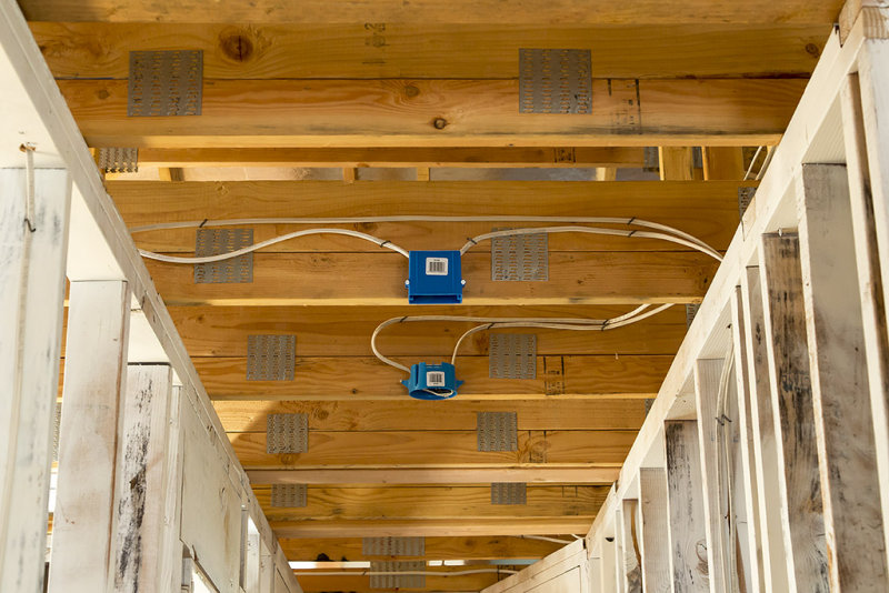 Smoke detector and light outlets in the hall