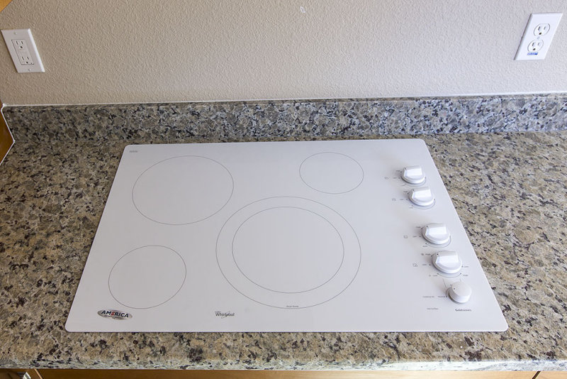 Whirlpool Electric 30 inch Cooktop G7CE3034XP