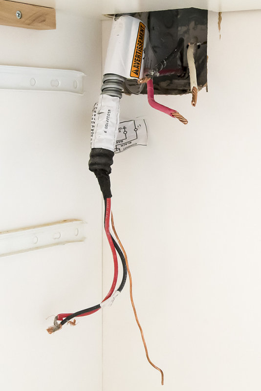 Oven electrical wires