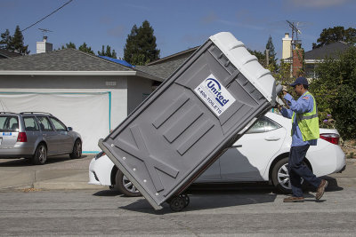 Portable toilet