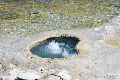 pStryker-yellowstone-lake-boiling-pot_0004.jpg