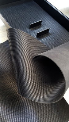 Corrugated Rubber Mat Upgrade / Lincoln Square Wave TIG 355 - Photo 18