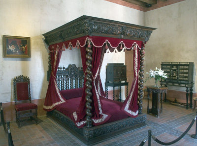 2752: Leonardo's bed