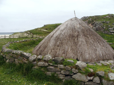 1586: Reconstructed iron age house