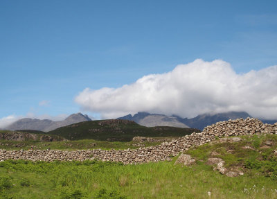 1529:  Skye: Clouds, mountains, old stone walls