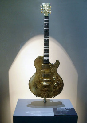 2911: Golden Guitar