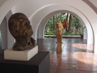 0069: Sculptural representation of Guayasamin