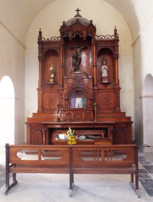 A side chapel