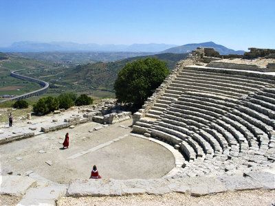 119-1930_IMG Amphitheater Segesta.jpg