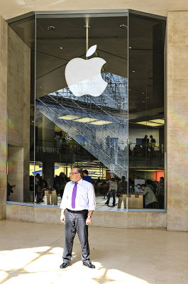 IMG_2824 Carrousel Apple Store.jpg