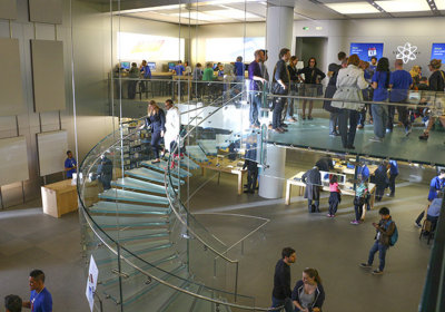 IMG_3032 Apple store interior.jpg