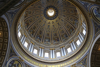 IMG_4540 Dome of St. Peters seen from the interior of the crossing.jpg