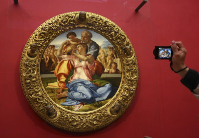 IMG_3946.Michaelangelo Doni Tondo  Uffizi museum.jpg