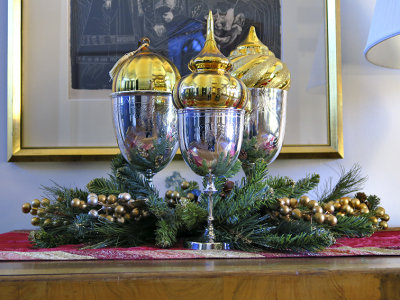 IMG_0646 Three goblets with gold crowns .jpg