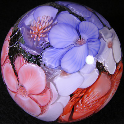 There are flowers layered all over this beauty, too many to count (if you're lazy like me, heh).