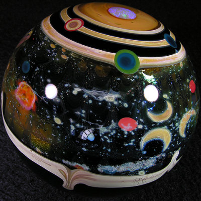 N8 decorated the equator with a massive space scene, including the UFO seen here.