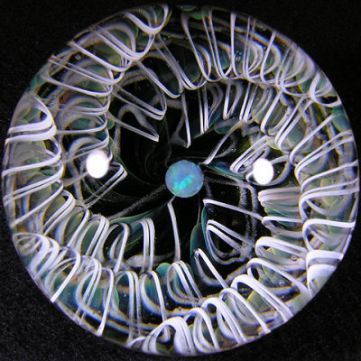 Seeeeriously sweet marble here, made by Aki, with one of Tomomi's sections on the backside of a vortex.