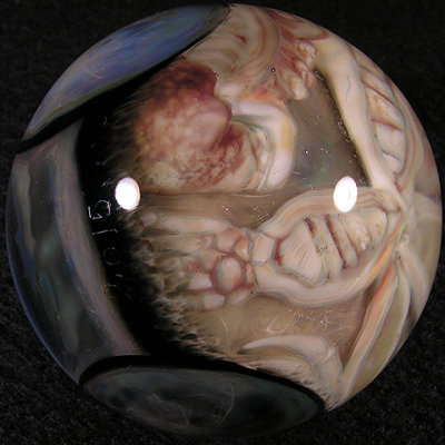 The marble has an ancient archaic look to it, and the detail in the bony Xenomorph is astounding.