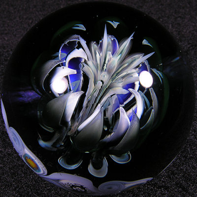 This time a rare flower style inclusion from Yoshi was used, and it's UV!
