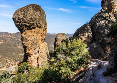 Beginning my decent (note the parking lot from which I started, bottom left) in Pinnacles National Park