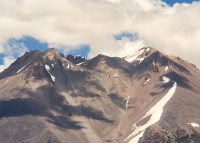 Close up of the peaks of Mount Shasta